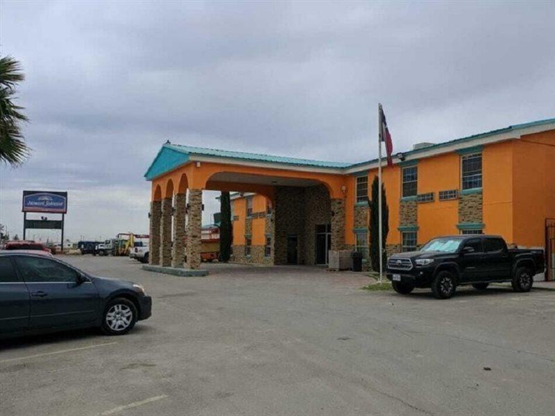 Alien Residence Inn Pecos Bagian luar foto