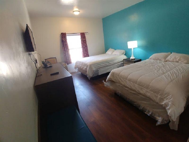 Alien Residence Inn Pecos Bagian luar foto