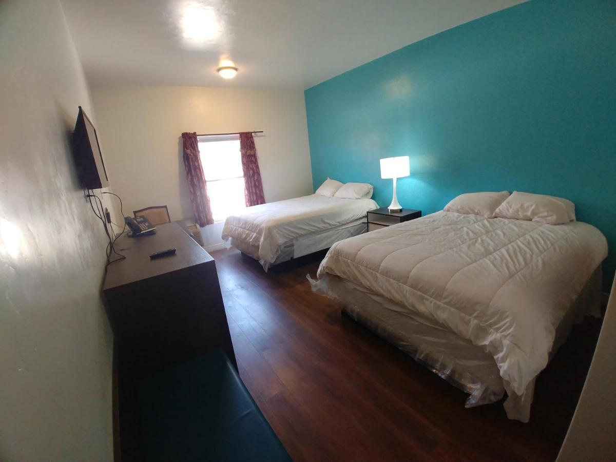 Alien Residence Inn Pecos Bagian luar foto