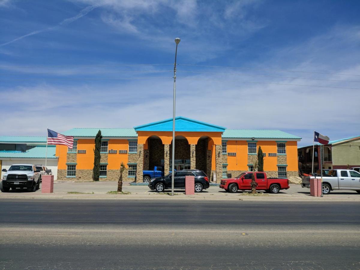 Alien Residence Inn Pecos Bagian luar foto