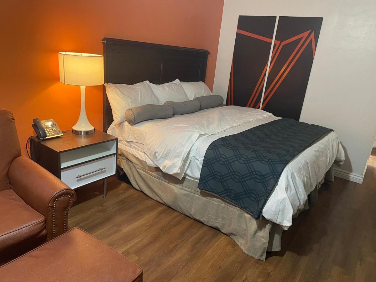 Alien Residence Inn Pecos Bagian luar foto
