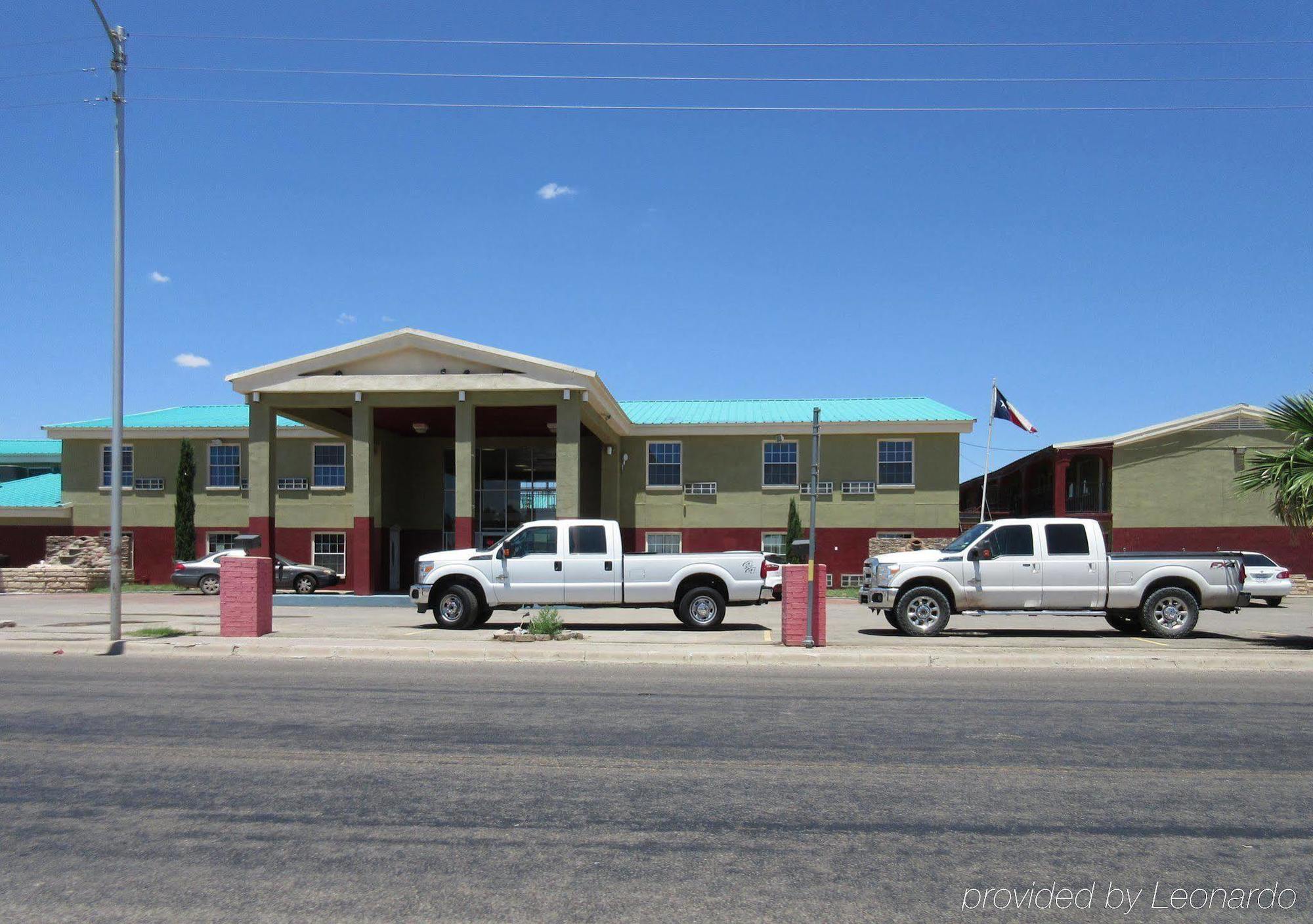 Alien Residence Inn Pecos Bagian luar foto