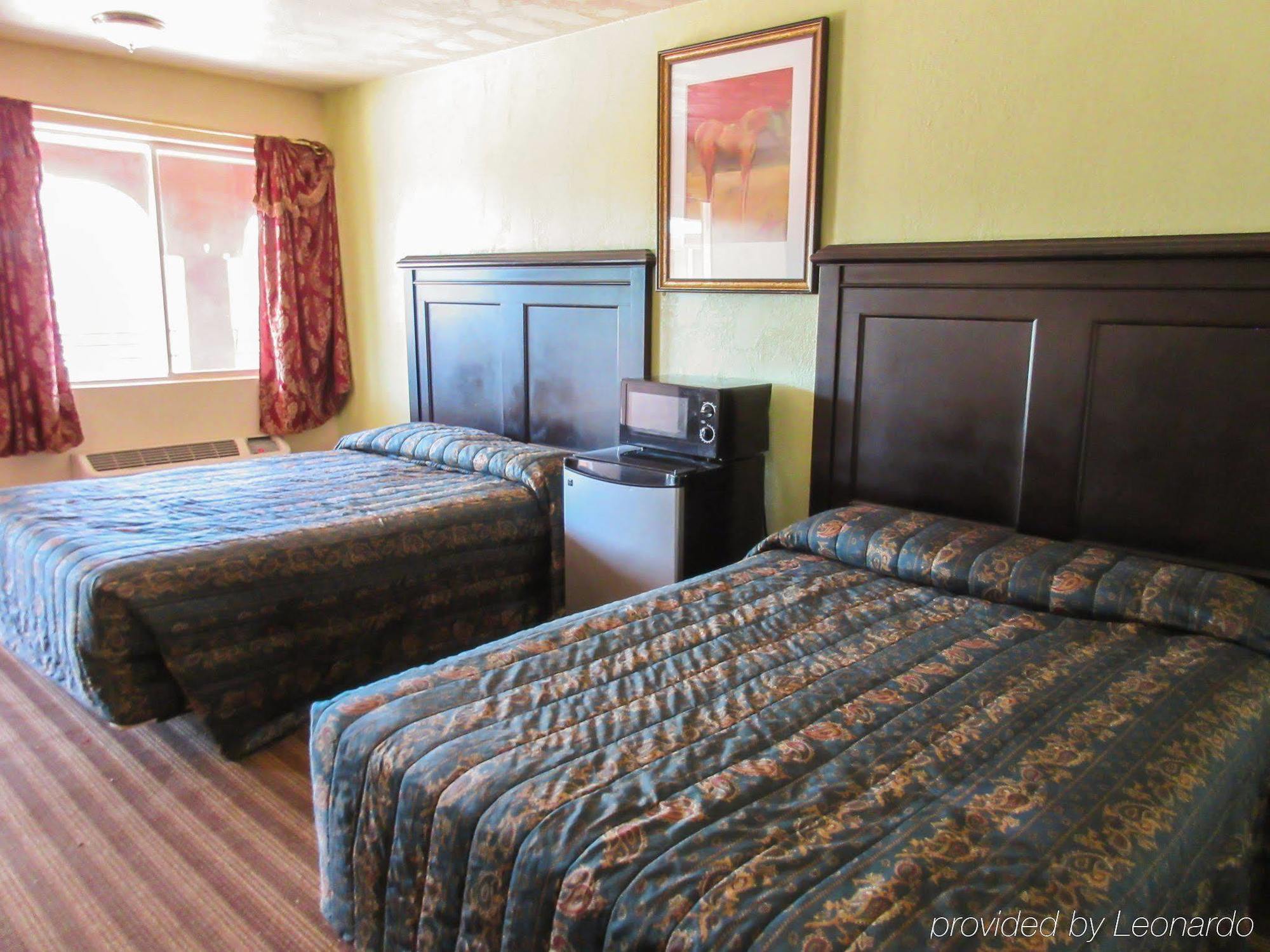 Alien Residence Inn Pecos Bagian luar foto
