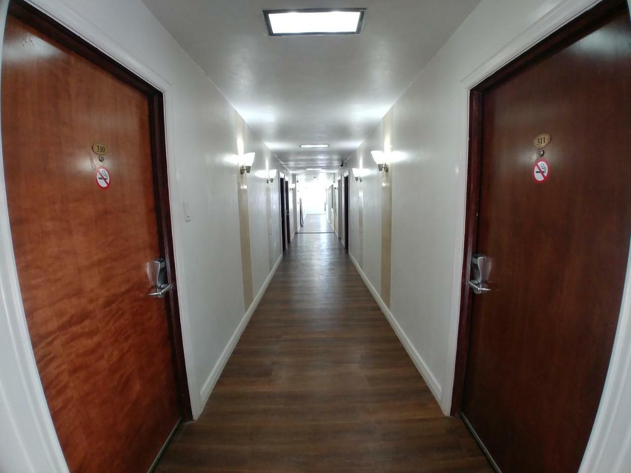 Alien Residence Inn Pecos Bagian luar foto